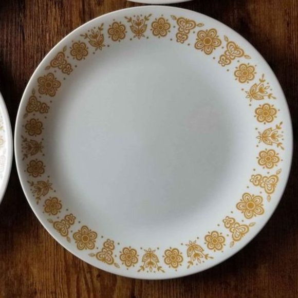 Corelle Butterfly Gold Dinner Plates (9 pcs) - Picture 4 of 6